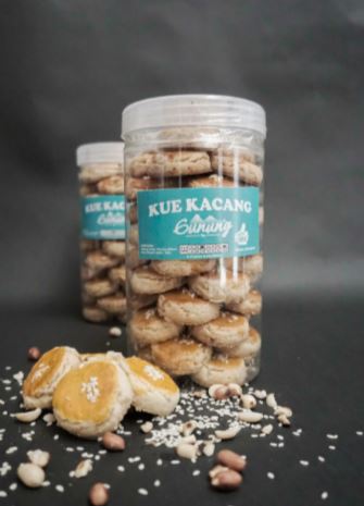 Packing Kue Kering Menggunakan Toples